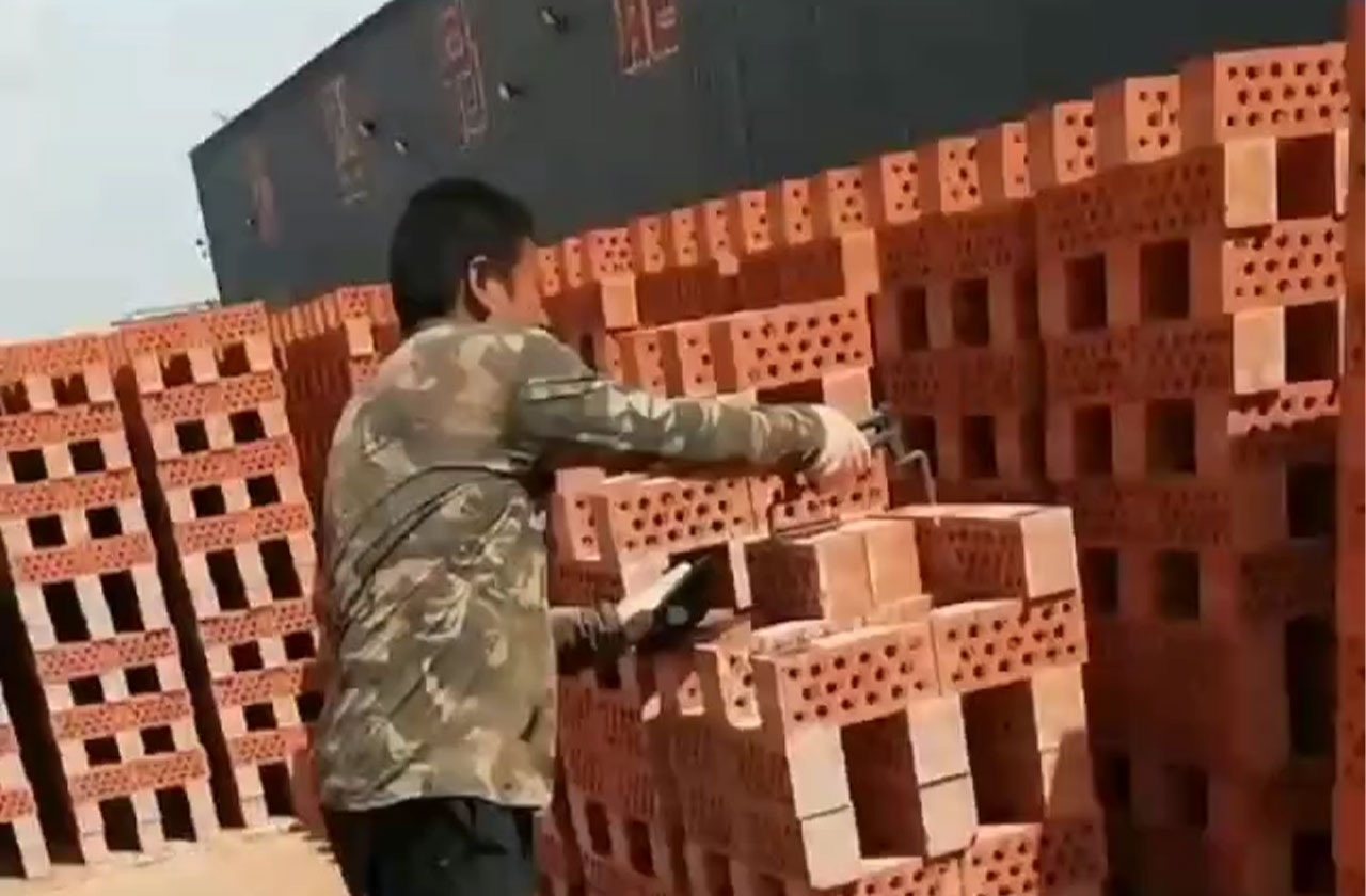 How to make red bricks from clay in china?