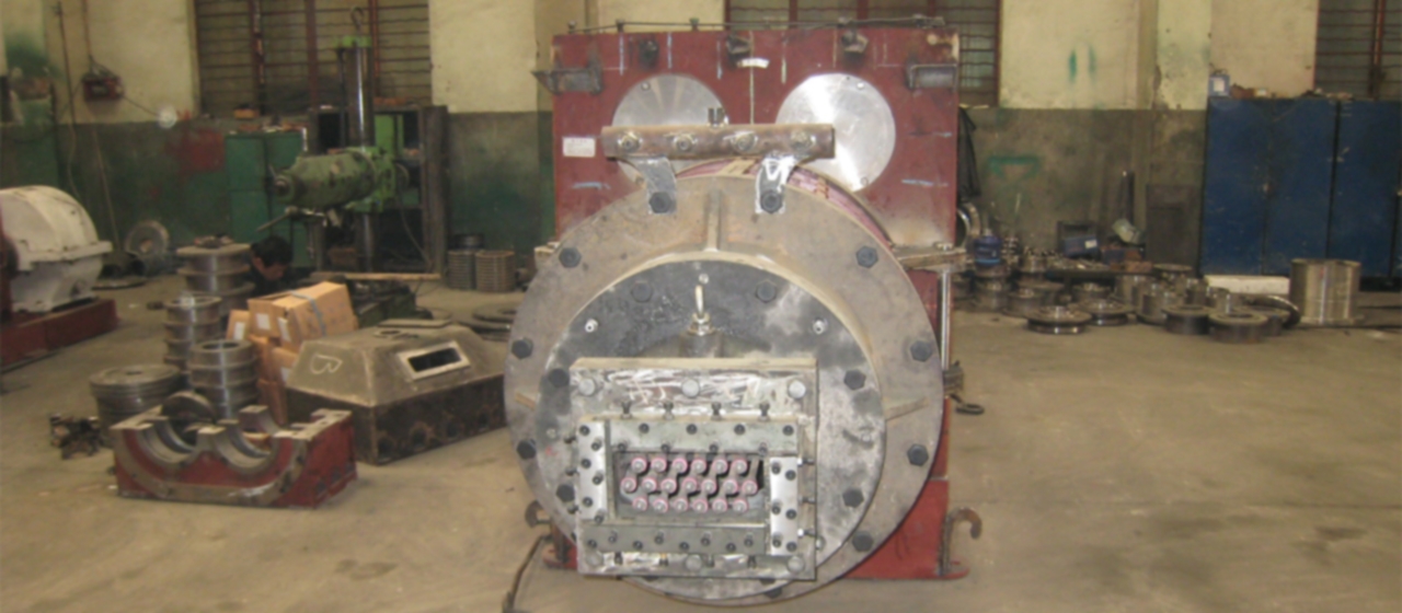 Vacuum brick making machine